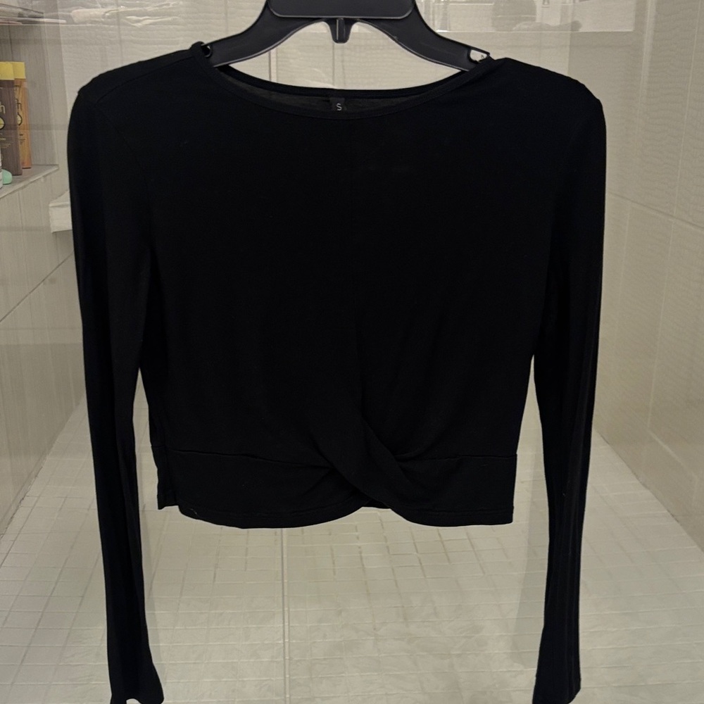 Black Long-Sleeve Twist Front Cropped Women's Top